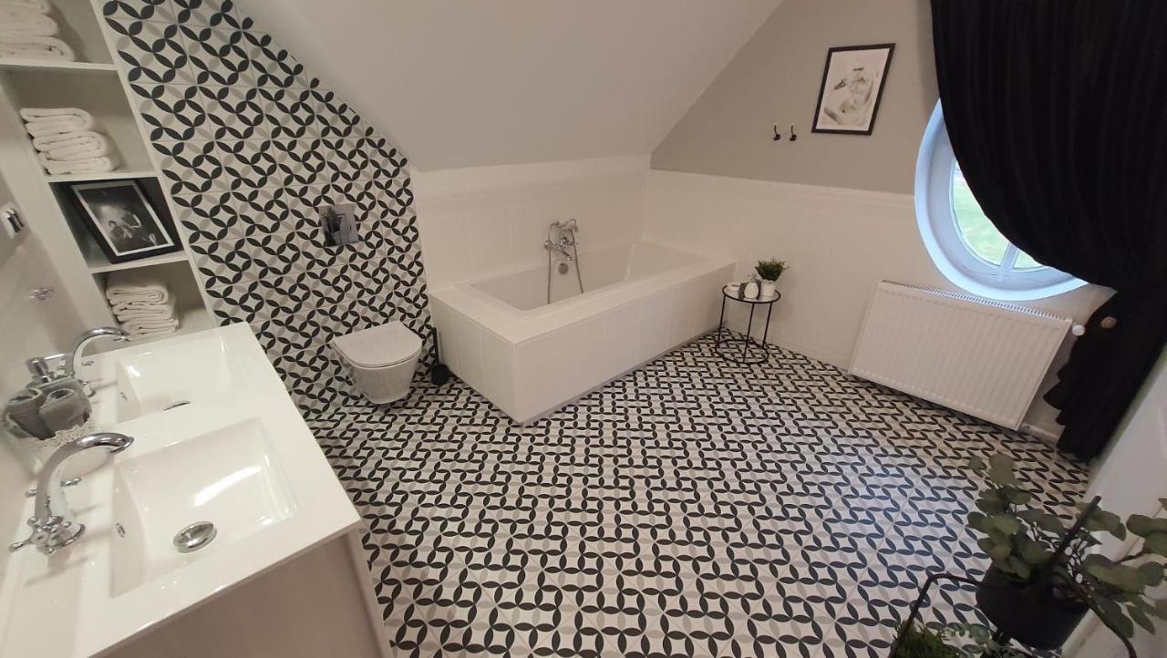 Villa Dom Nasutow à Niemce Extérieur photo